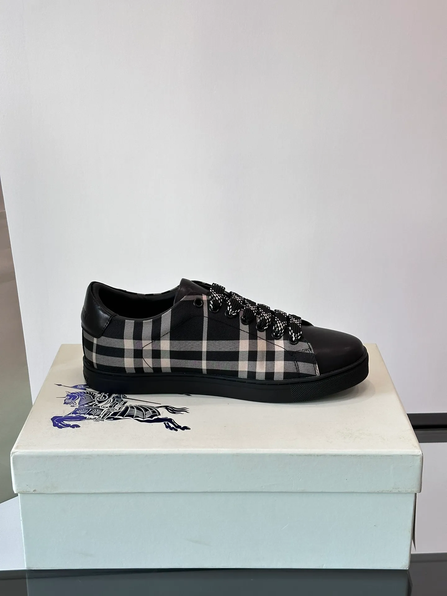 Men's shoes 💰p380 "Burberr＊" men's classic low-top sneakers, reinterpreted with Vintage retro plaid cotton and cowhide materials, decorated with a new brand logo. First-layer sheepskin lining, embossed Burberry lettering logo on the heel, T men's shoes 💰pU original outsole! Size: 38-44 (38.45 customized)